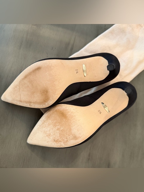 Badgley Mischka Cher Stiletto Pointy Toe Pump Black Satin Crystal Brooch 5.5 - Picture 8 of 8